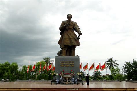 กบฏTrần Hưng Đạo: การต่อสู้ครั้งยิ่งใหญ่ที่จุดพลุดระเบิดความเป็นเอกราชของเวียดนาม